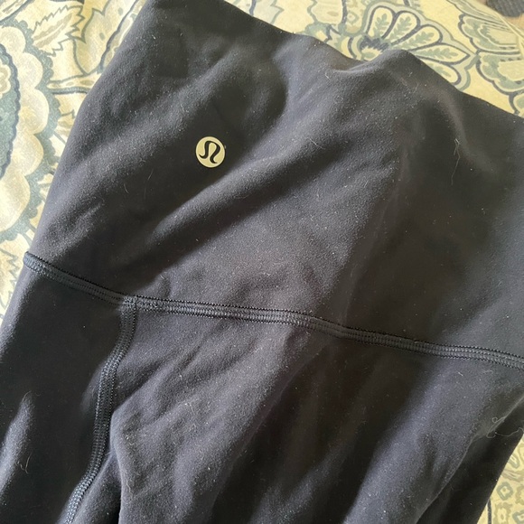 Lululemon Navy Cropped Leggings - Picture 1 of 2